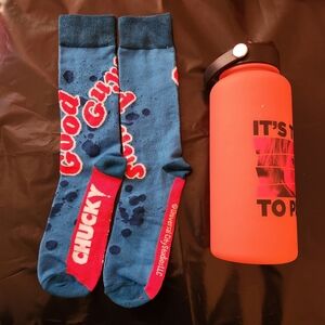 1 Chucky 40oz Drink Bottle And 1 Pair of Blue/Red Chucky Socks